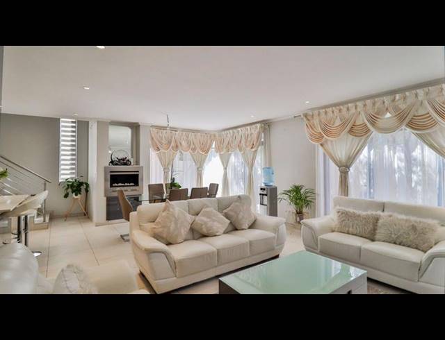 4 BEDROOM CLUSTER FOR SALE IN BRYANSTON
